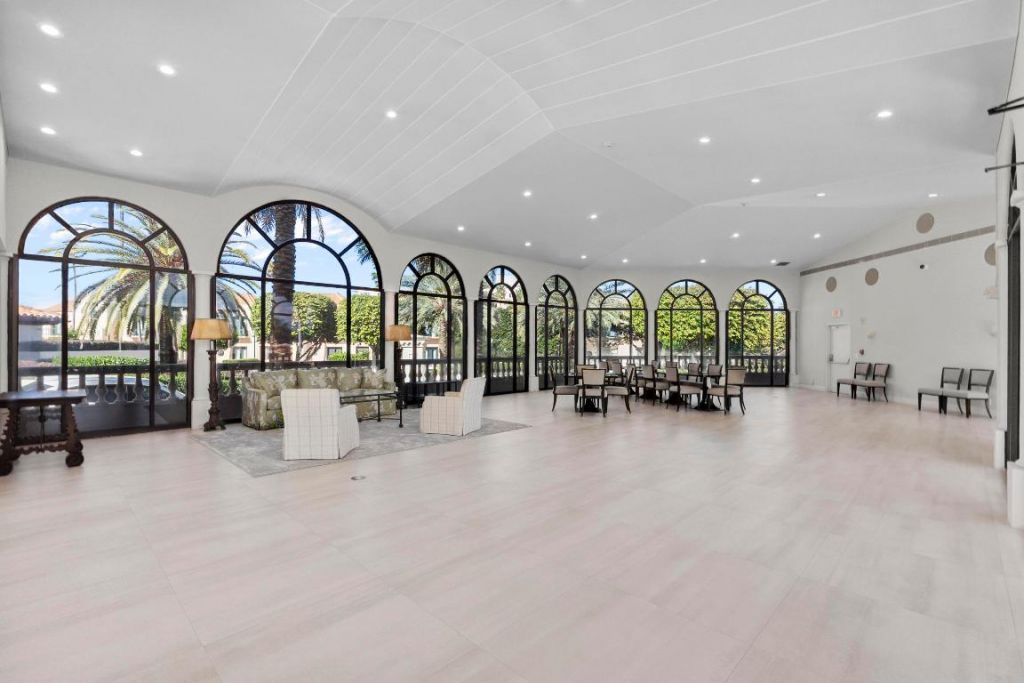 200 Bradley Place, Unit 302, Palm Beach, FL 33480 Photo