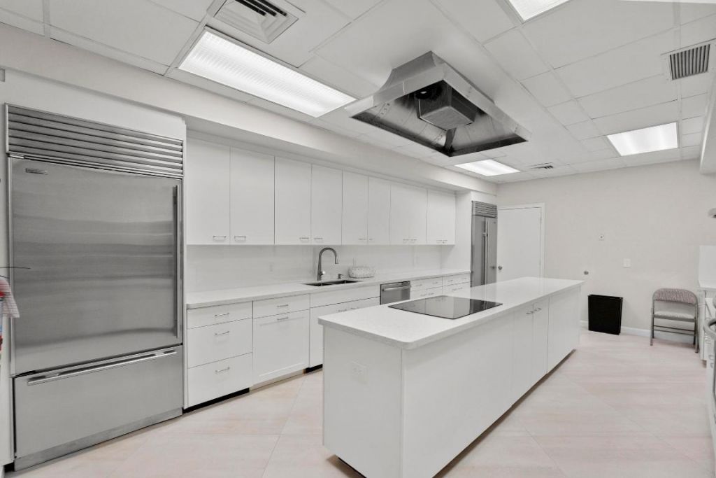 200 Bradley Place, Unit 302, Palm Beach, FL 33480 Photo