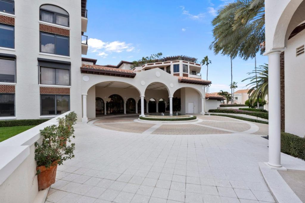 200 Bradley Place, Unit 302, Palm Beach, FL 33480 Photo