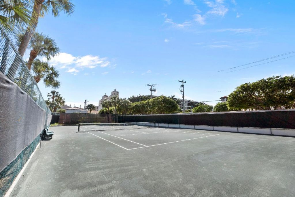 200 Bradley Place, Unit 302, Palm Beach, FL 33480 Photo