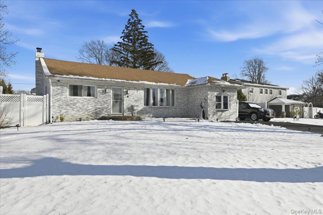 5 Plum Tree Lane, Commack, NY 11725 Main Photo
