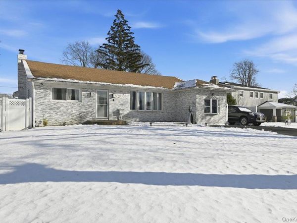5 Plum Tree Lane, Commack, NY 11725