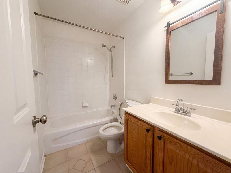 7910 Priestley Drive, Reynoldsburg, OH 43068 Photo 12
