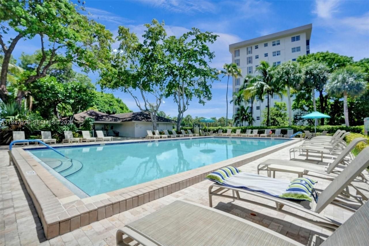 3300 N Palm Aire Dr, Unit 305, Pompano Beach, FL 33069 Photo