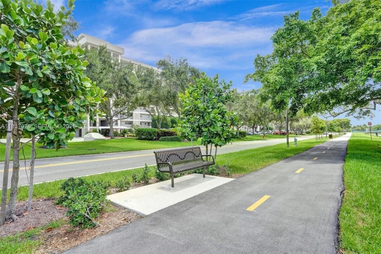 3300 N Palm Aire Dr, Unit 305, Pompano Beach, FL 33069 Photo
