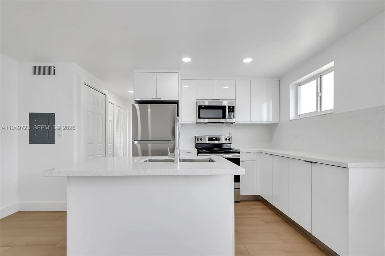 1632 NW 16th Ter , Unit 8, Miami, FL 33125 Photo