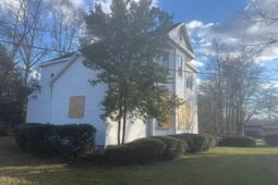 981 Whitman Street photo 4