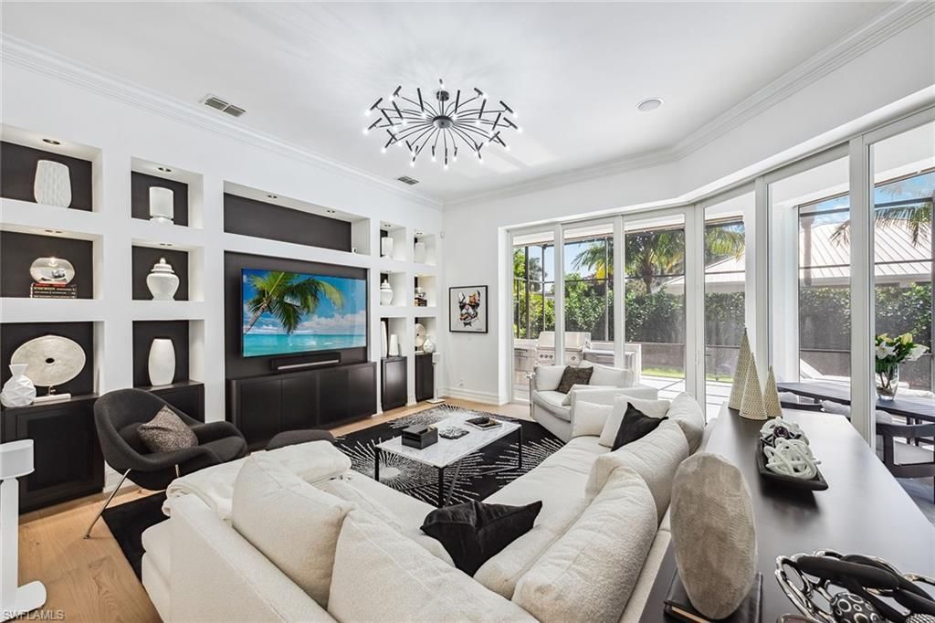 538 Riviera Dr, Naples, FL 34103 Photo