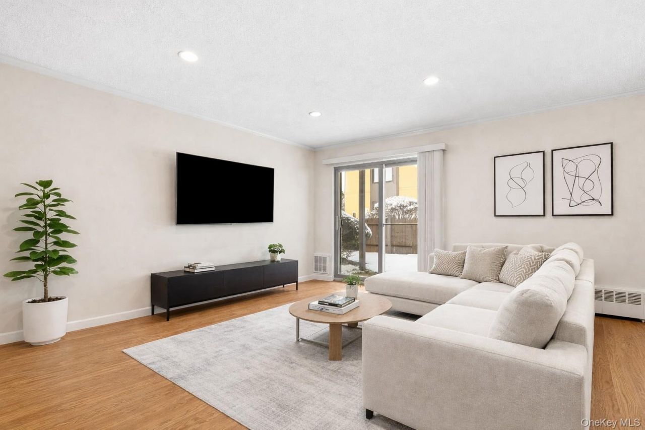 18 Granada Crescent, Unit 13, White Plains, NY 10603 Main Photo