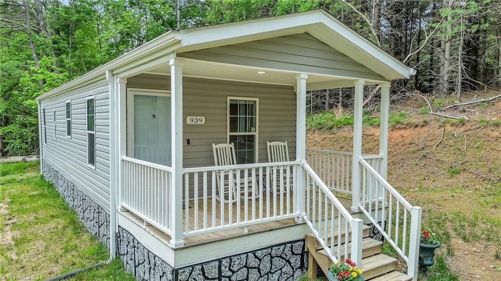 939 Don Bare Road, Jefferson, NC 28640 Main Photo