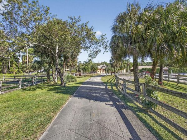 2910 Doe Trail, Loxahatchee, FL 33470