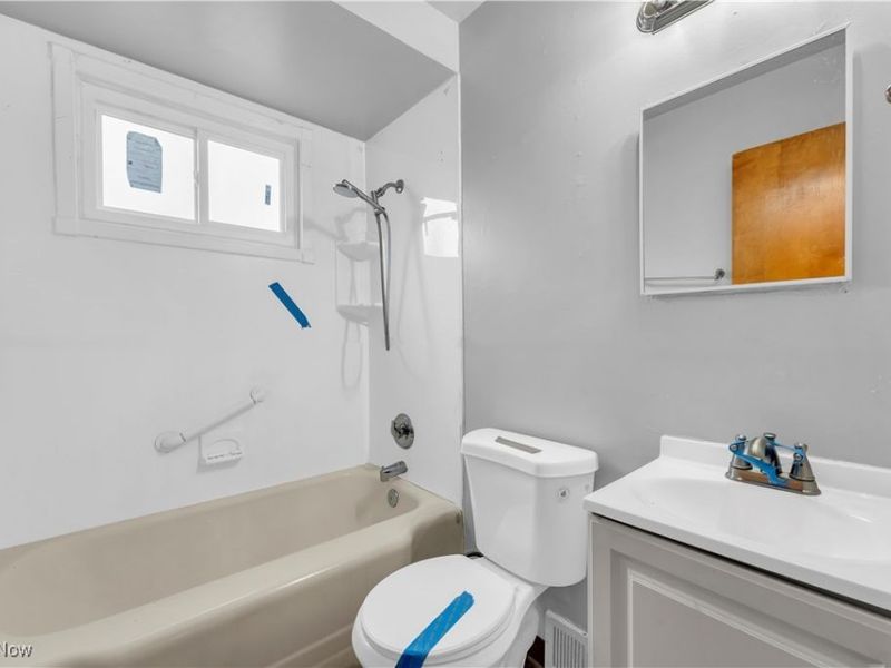 17401 Wayne Drive, Cleveland, OH 44128 Photo 14