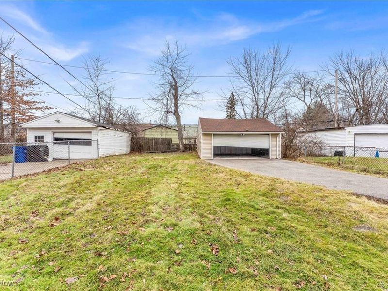 17401 Wayne Drive, Cleveland, OH 44128 Photo 21