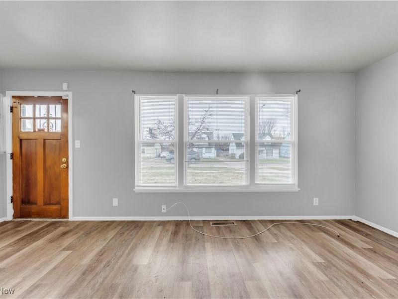 17401 Wayne Drive, Cleveland, OH 44128 Photo 4