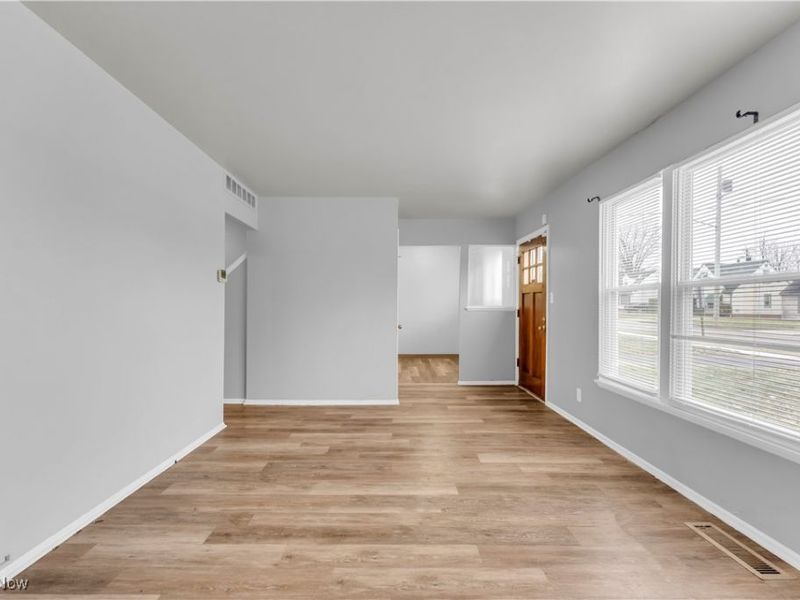 17401 Wayne Drive, Cleveland, OH 44128 Photo 5