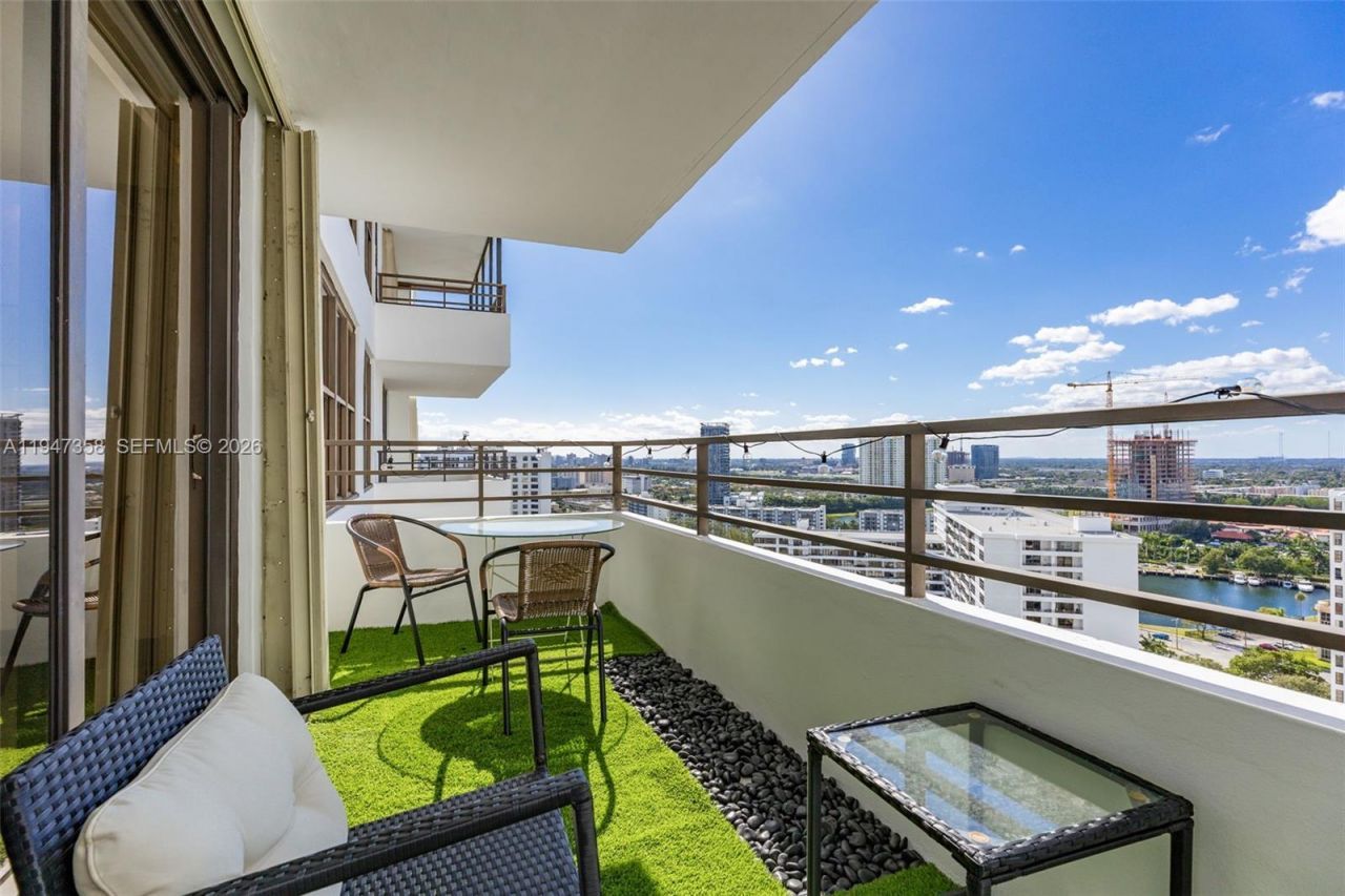 2500 Parkview Dr, Unit 2319, Hallandale Beach, FL 33009 Photo