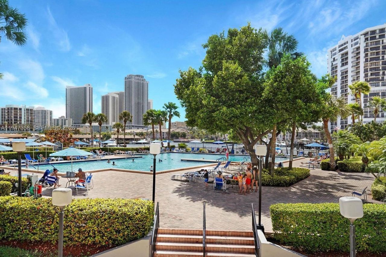 2500 Parkview Dr, Unit 2319, Hallandale Beach, FL 33009 Photo