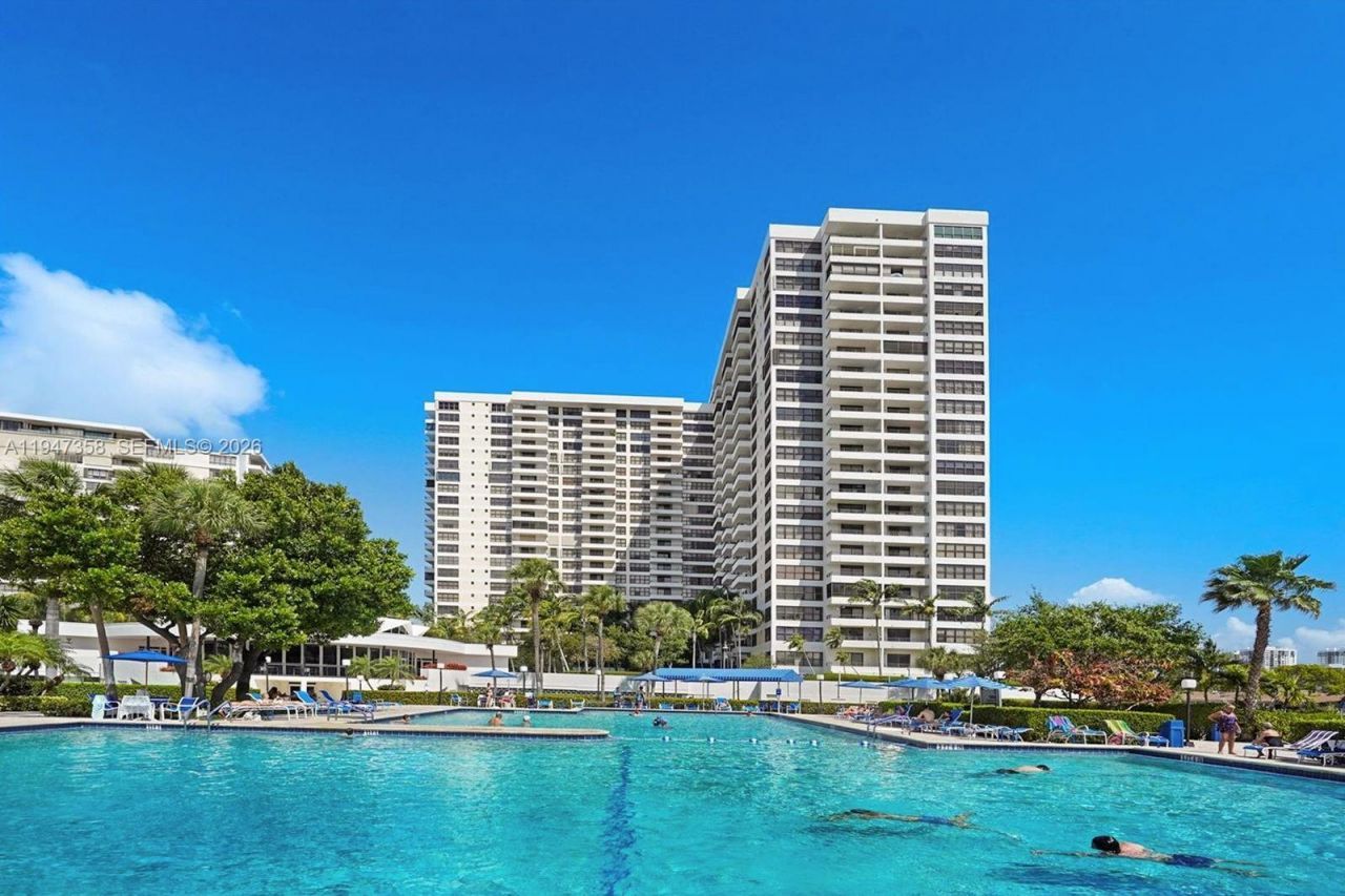 2500 Parkview Dr, Unit 2319, Hallandale Beach, FL 33009 Photo