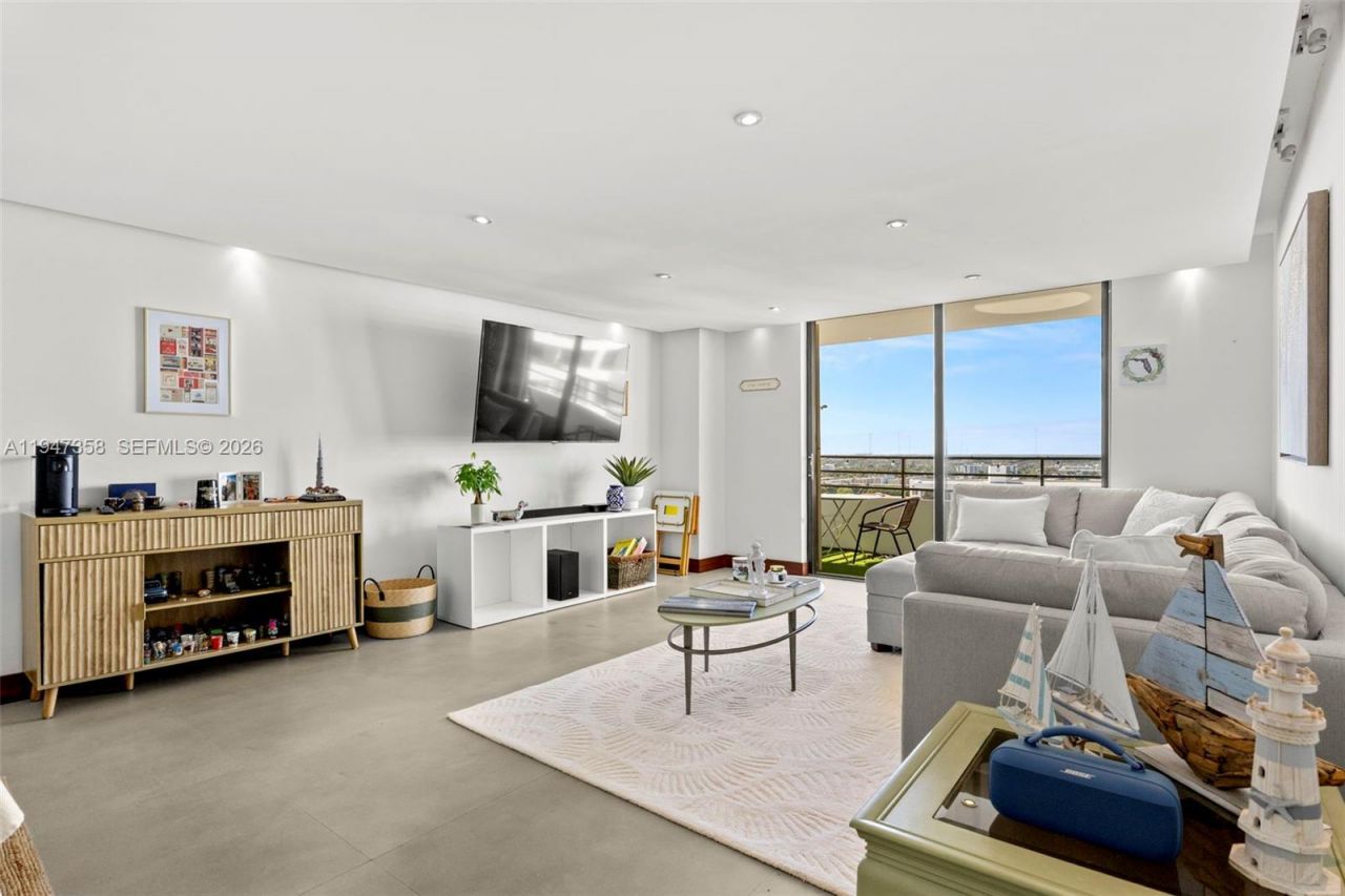 2500 Parkview Dr, Unit 2319, Hallandale Beach, FL 33009 Photo