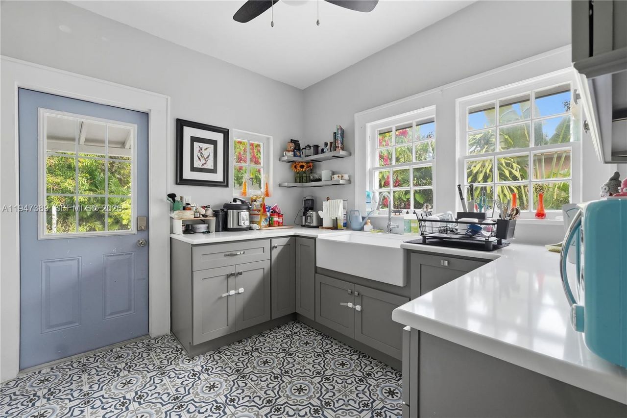 2533 SW 5th St, Miami, FL 33135 Photo