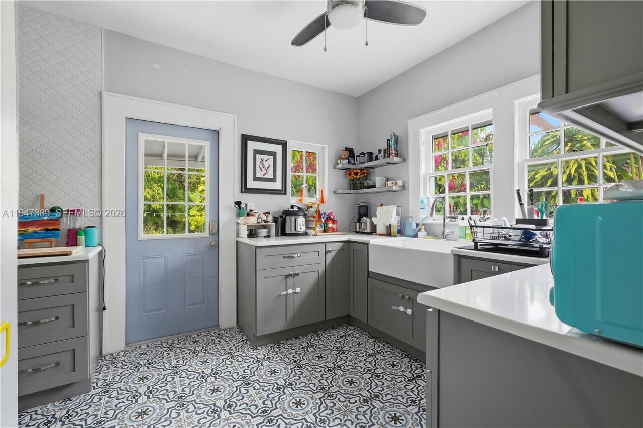 2533 SW 5th St, Miami, FL 33135 Photo