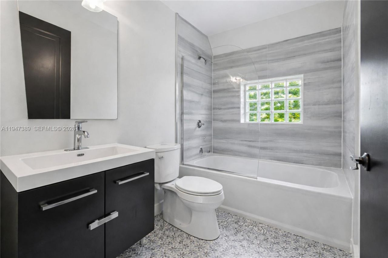 2533 SW 5th St, Miami, FL 33135 Photo