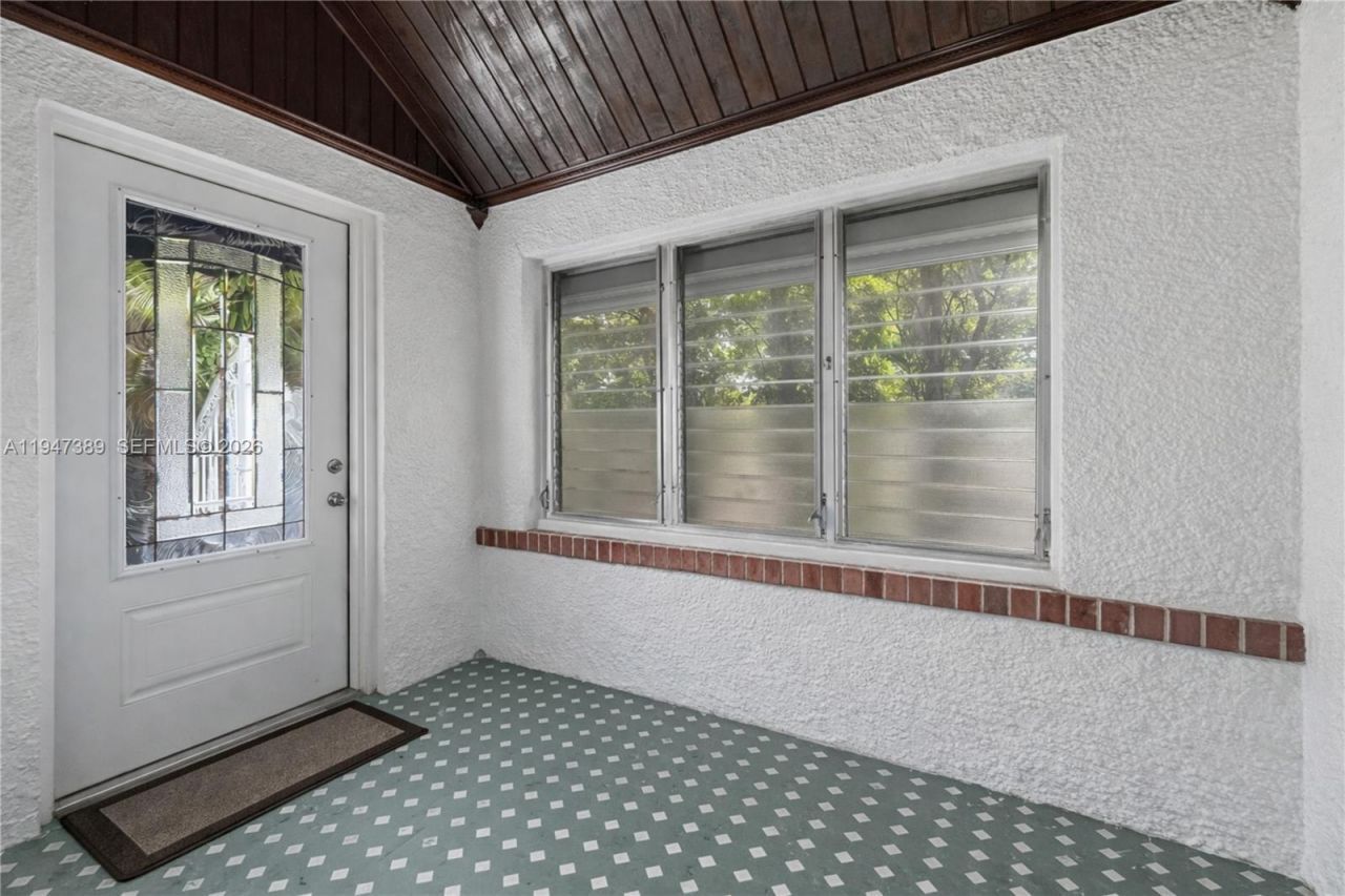 2533 SW 5th St, Miami, FL 33135 Photo