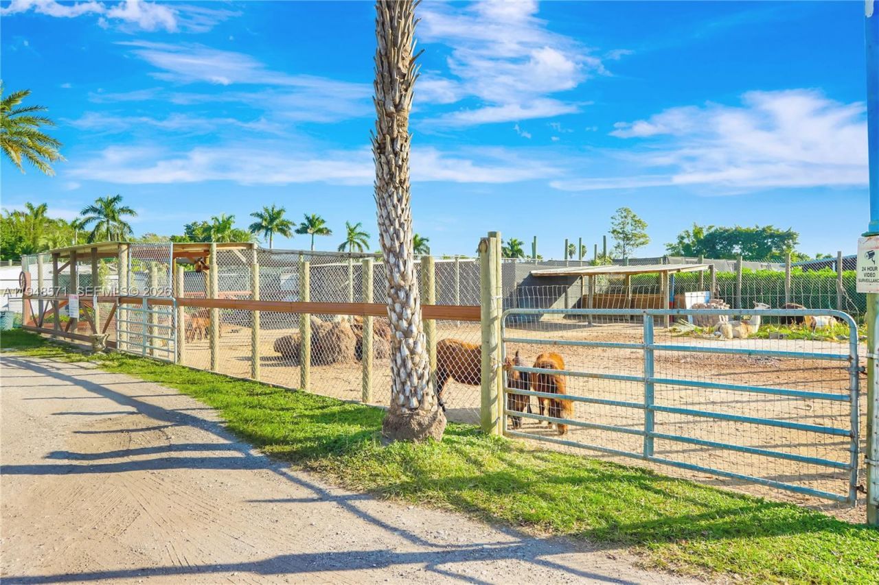 20455 SW 154th Ave , Miami, FL 33187 Photo