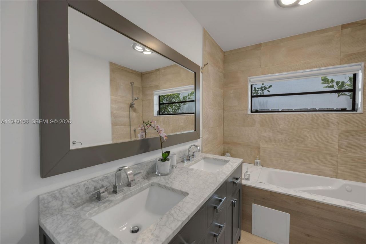 1405 Stillwater Dr, Miami Beach, FL 33141 Photo