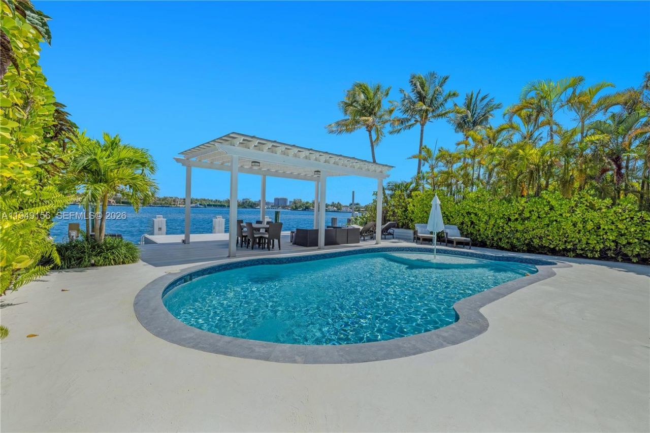 1405 Stillwater Dr, Miami Beach, FL 33141 Photo