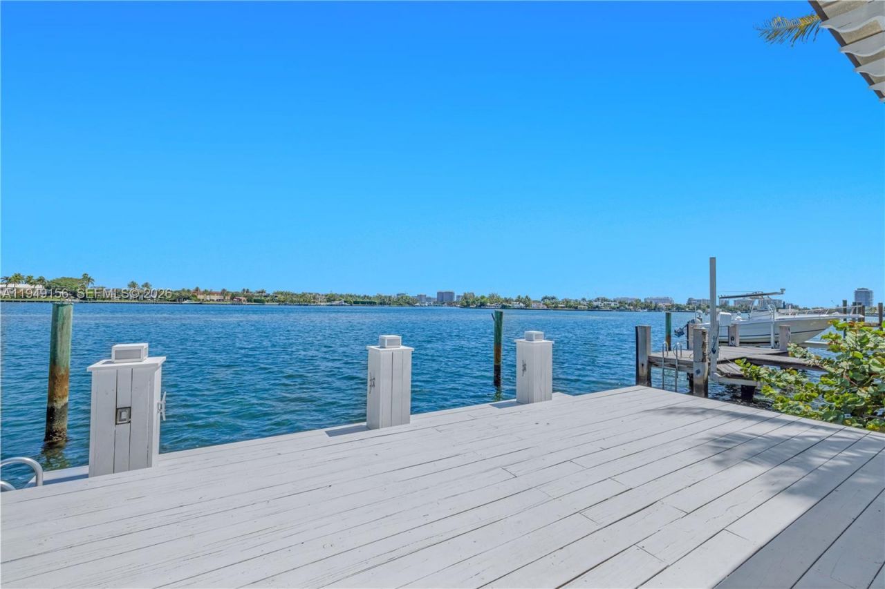 1405 Stillwater Dr, Miami Beach, FL 33141 Photo