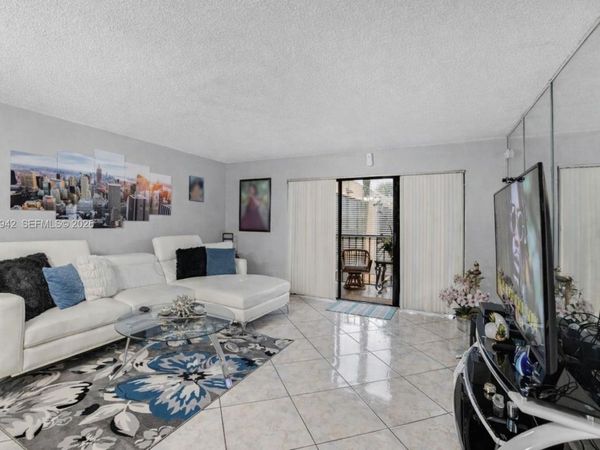 8415 SW 107th Ave, Unit 323W, Miami, FL 33173