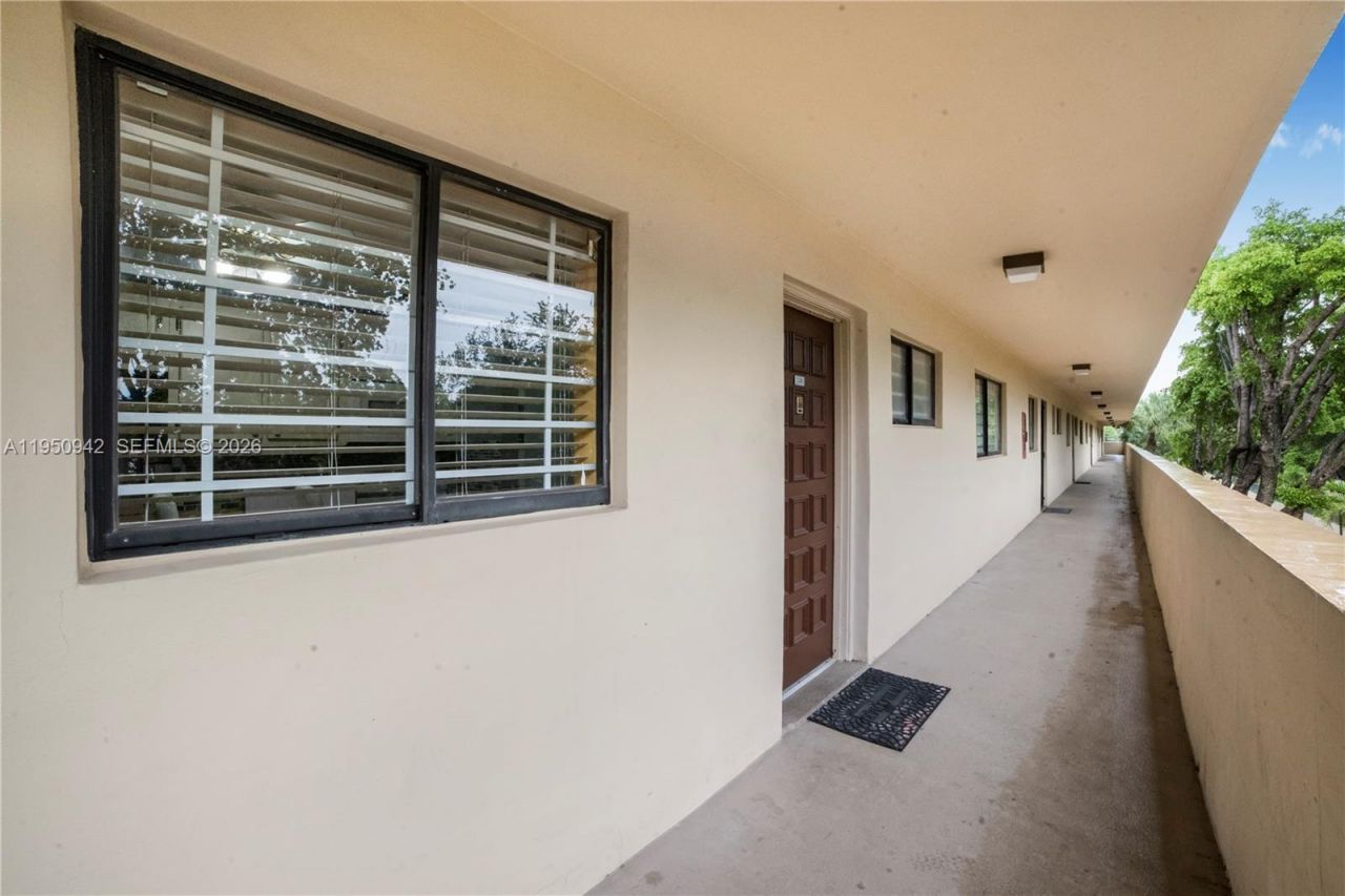 8415 SW 107th Ave , Unit 323W, Miami, FL 33173 Photo