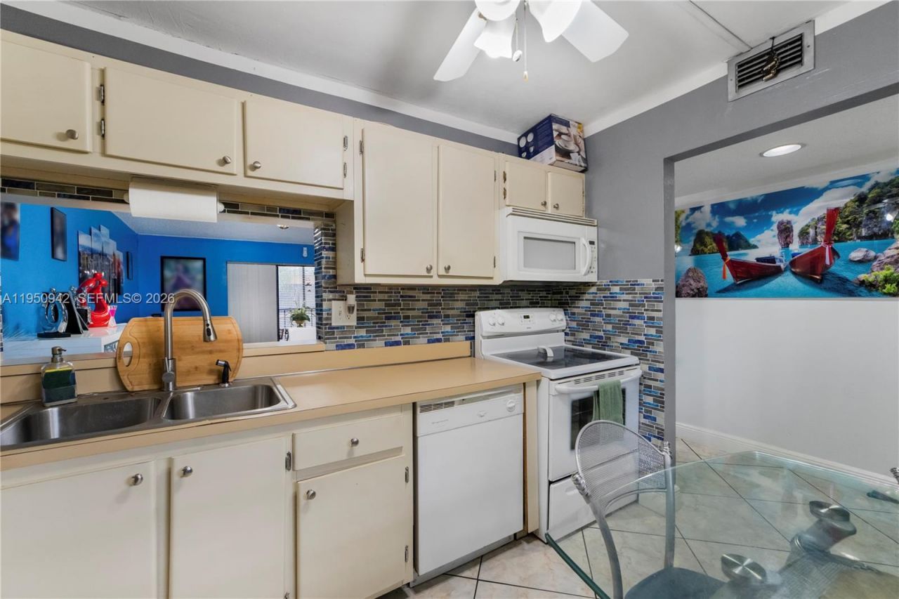 8415 SW 107th Ave , Unit 323W, Miami, FL 33173 Photo