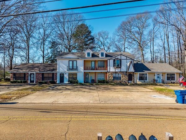 911 Boothe St, Batesville, MS 38606