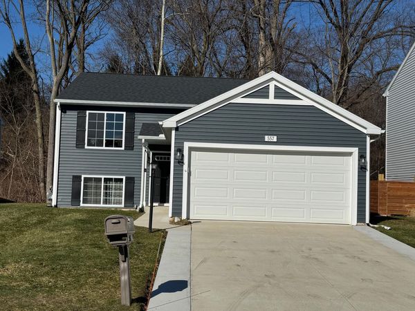 557 N Cygnet Lake Drive, Benton Harbor, MI 49022