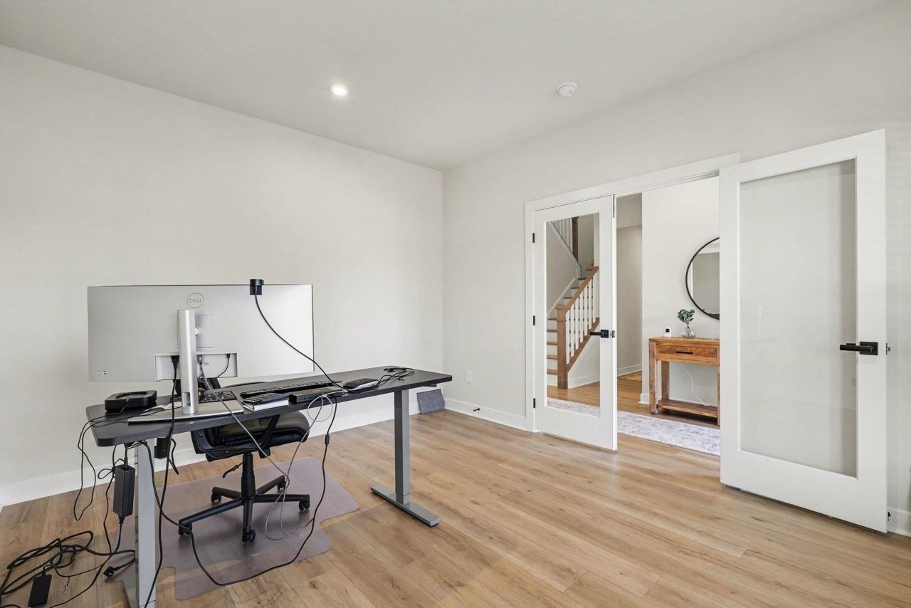 7047 Denim Loop Photo 16