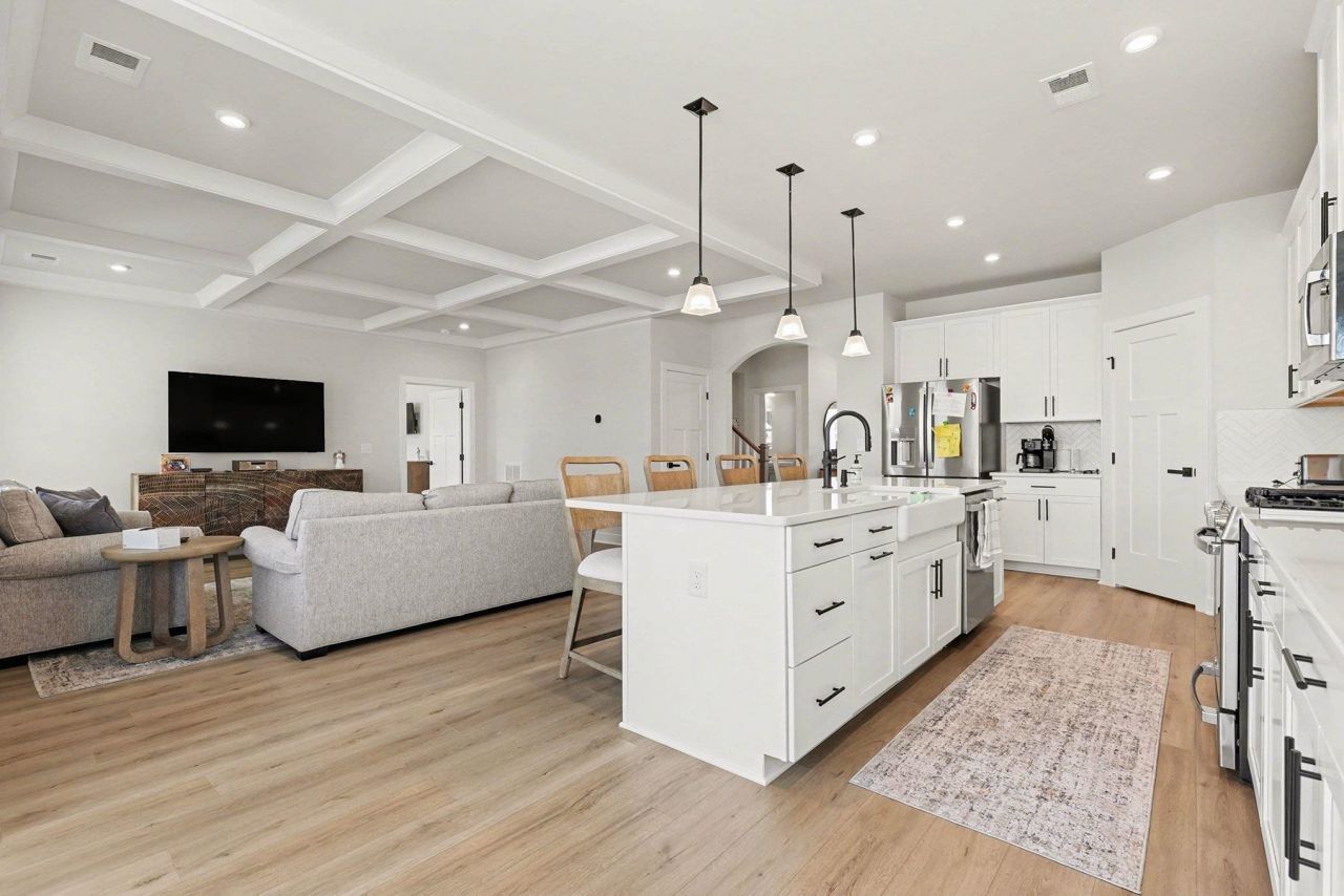 7047 Denim Loop Photo 17