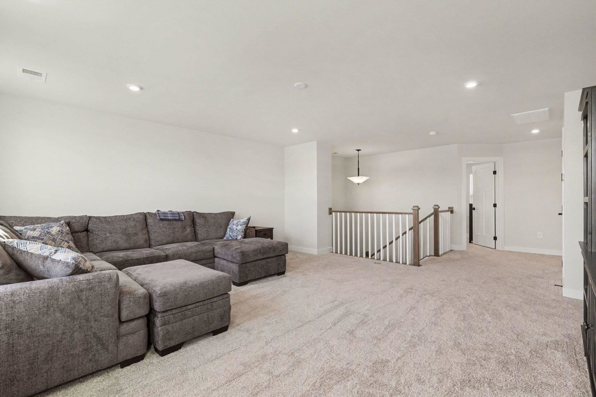 7047 Denim Loop Photo 28