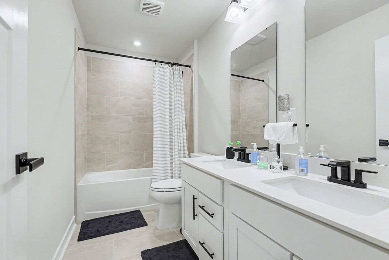 7047 Denim Loop Photo 31