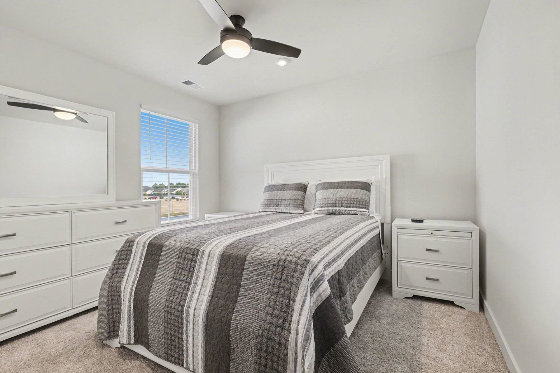 7047 Denim Loop Photo 40