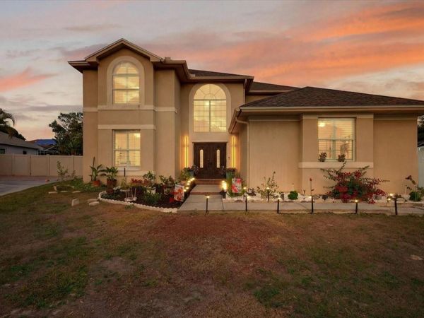 811 SANDCASTLE CIRCLE, BRANDON, FL 33511