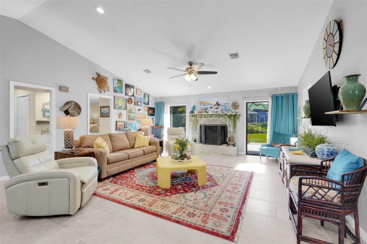 17 E Live Oak Avenue, Yalaha, FL 34797 Photo