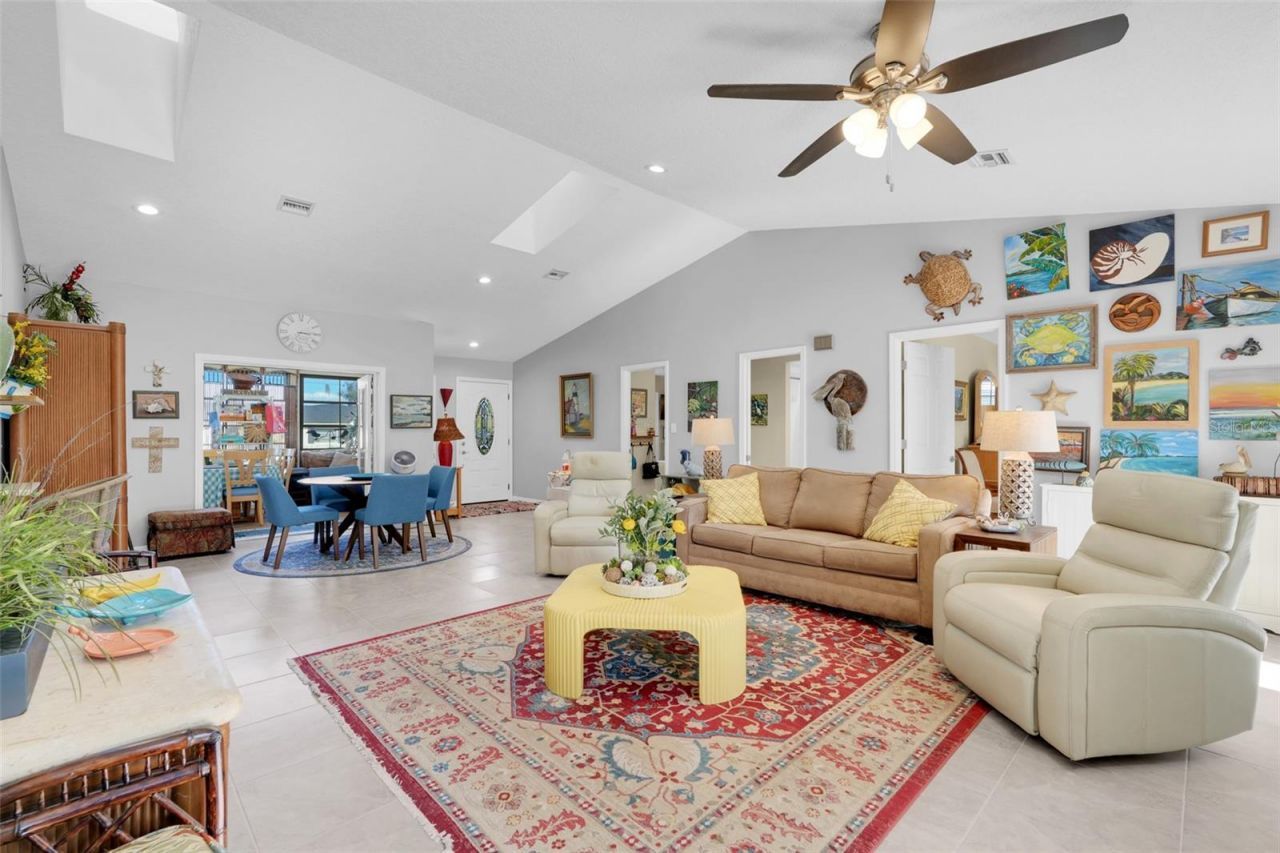 17 E Live Oak Avenue, Yalaha, FL 34797 Photo