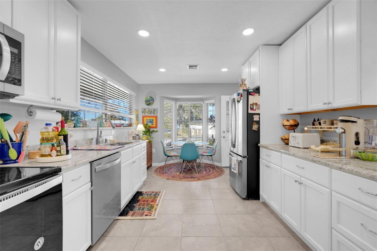 17 E Live Oak Avenue, Yalaha, FL 34797 Photo