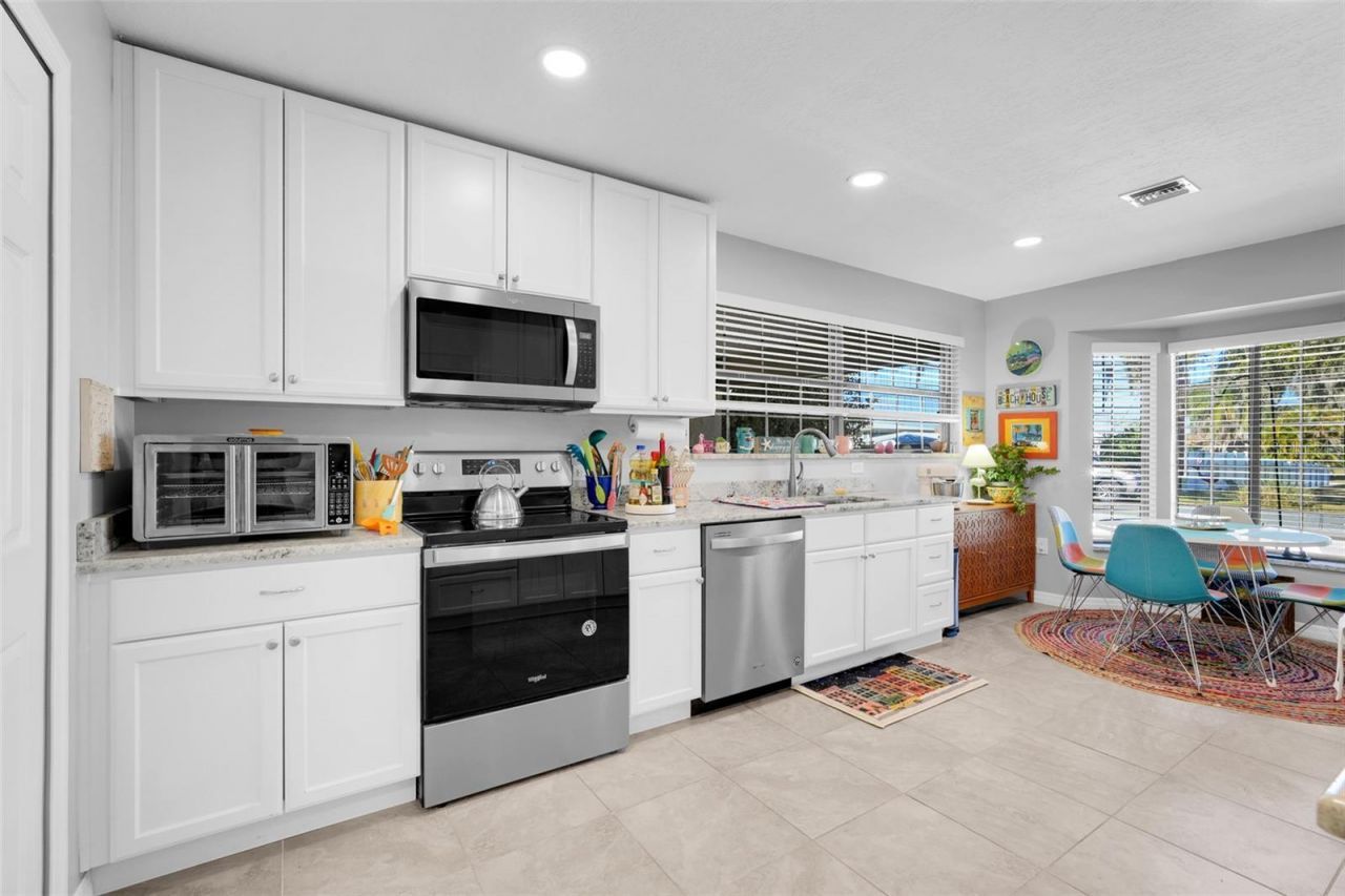 17 E Live Oak Avenue, Yalaha, FL 34797 Photo