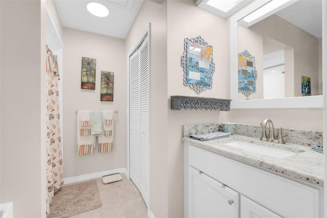 17 E Live Oak Avenue, Yalaha, FL 34797 Photo