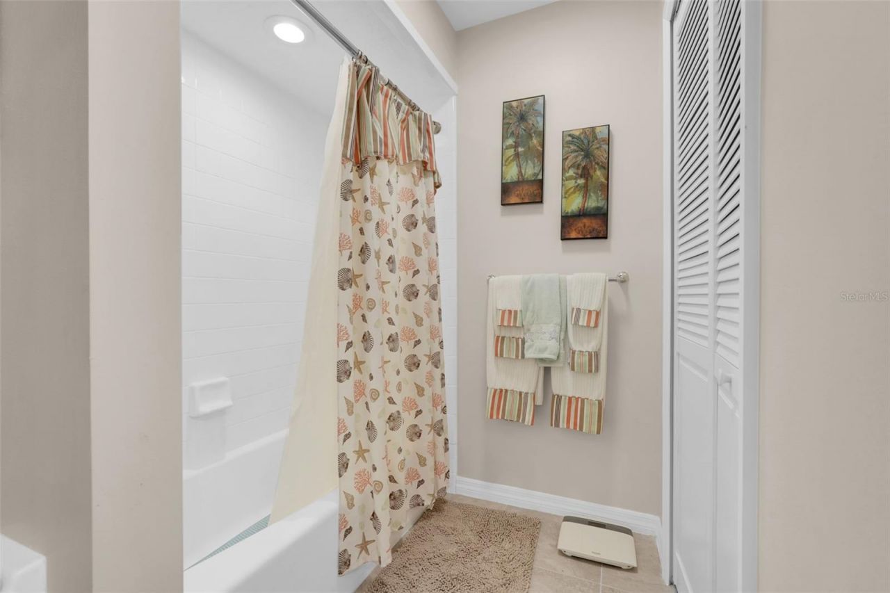 17 E Live Oak Avenue, Yalaha, FL 34797 Photo