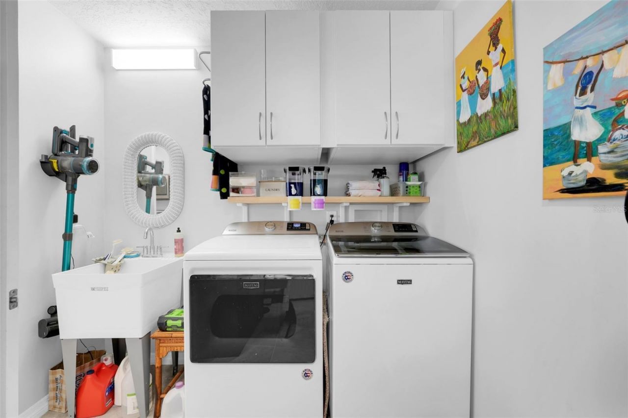 17 E Live Oak Avenue, Yalaha, FL 34797 Photo