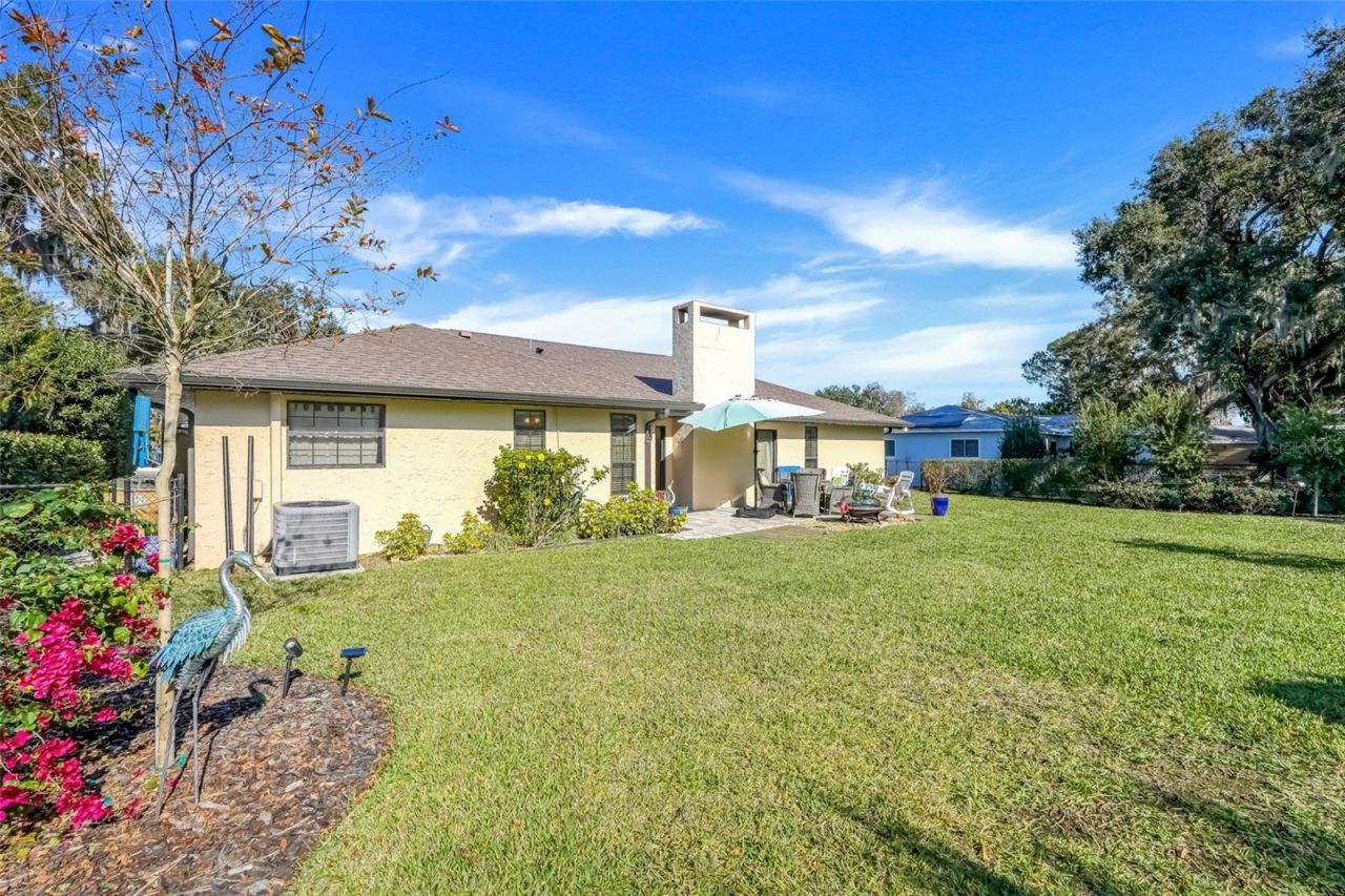 17 E Live Oak Avenue, Yalaha, FL 34797 Photo